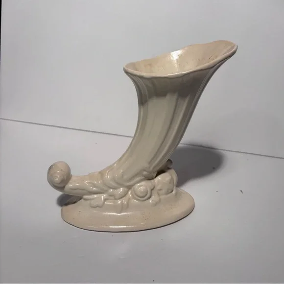 Vintage Red Wing  Pottery White Cornucopia Vase #413 - Picture 5 of 5